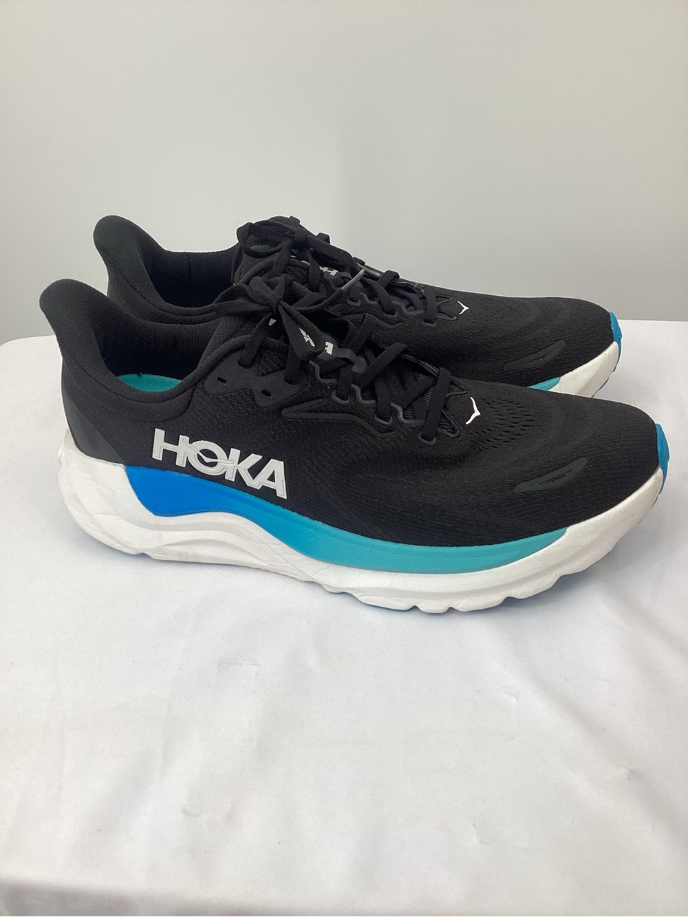 Hoka Arahi 8 Running Sneakers